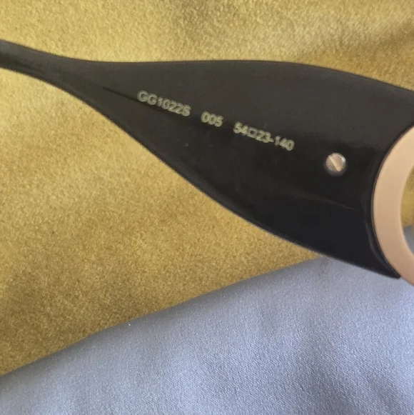 Gucci Black Square Oversised Women's Sunglasses with Gold Chain. Authentic. - Picture 8 of 8